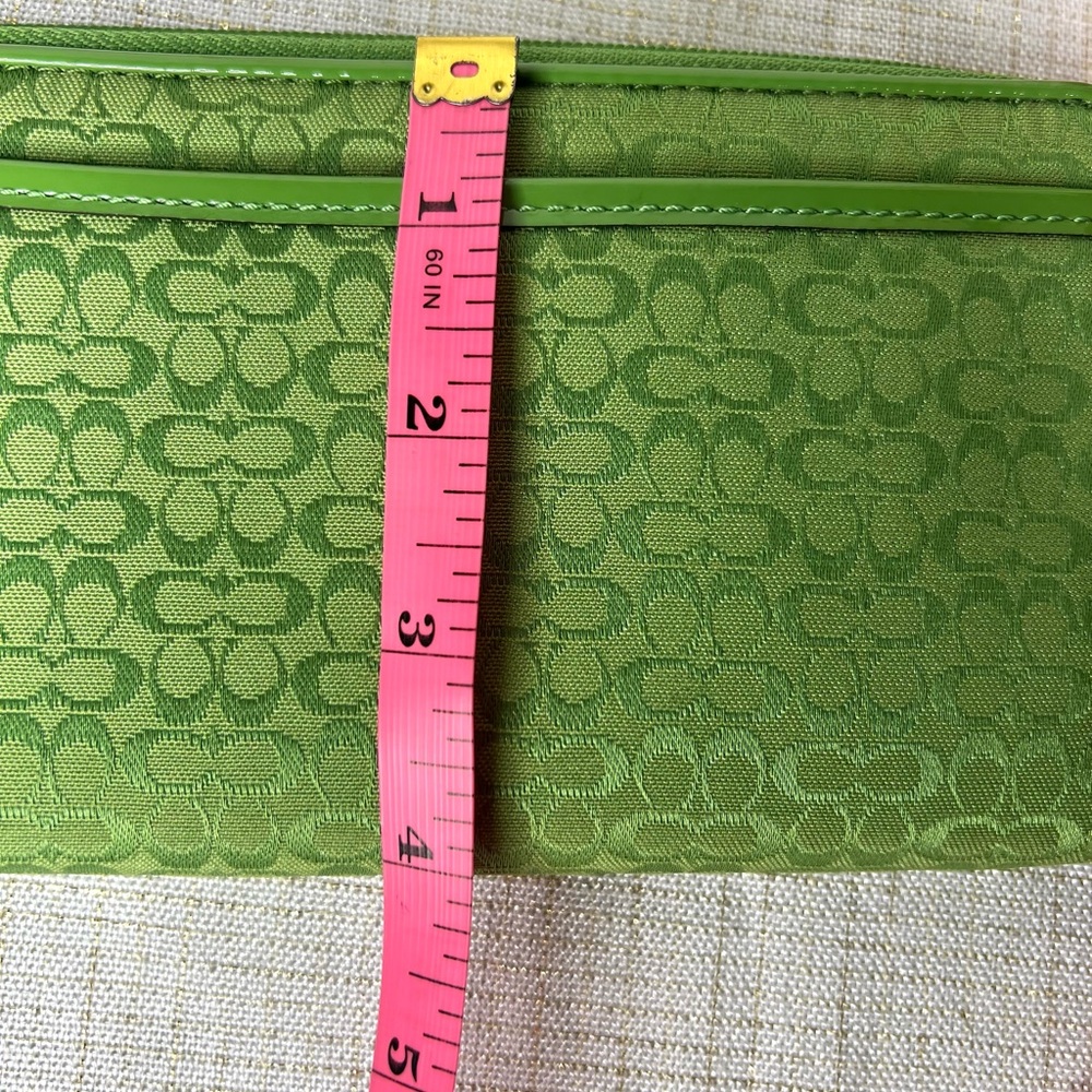 Coach Vintage Vibrant Green Wristlet Wallet Silver Accents NWOT Never Used RARE - Picture 14 of 14